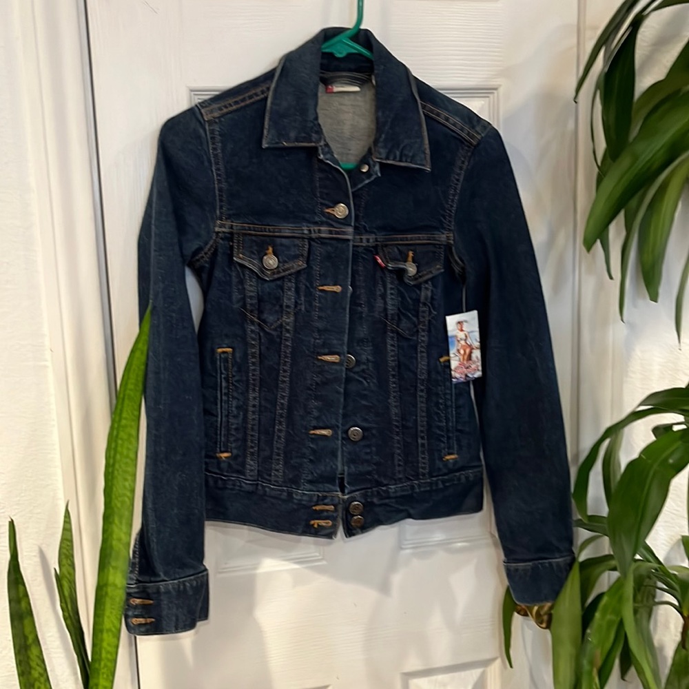 Levi’s Red tab fitted denim jacket size small